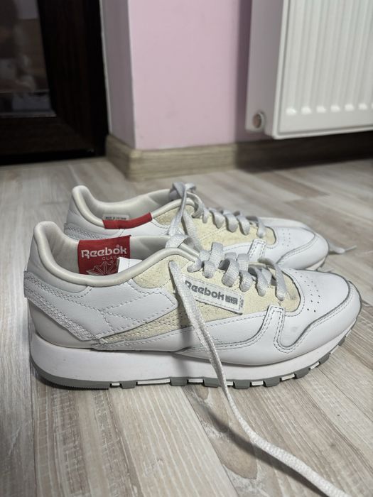 Бели маратонки Reebok