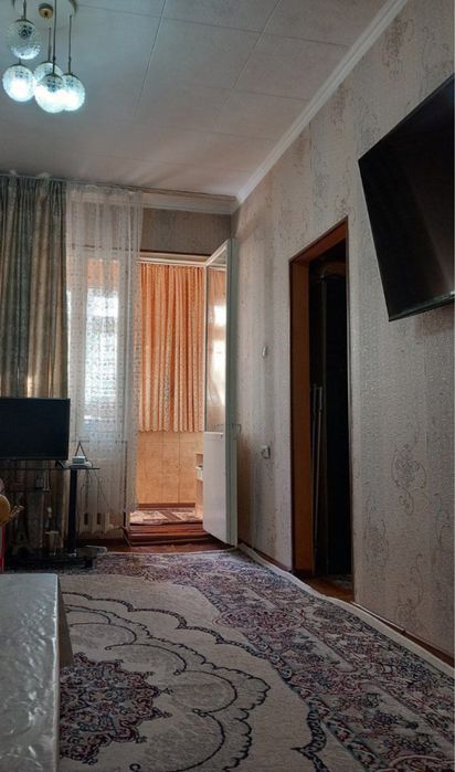 Продаётся квартира  Чиланзар 15 1 ком 1,5*6 бал 4 этаж