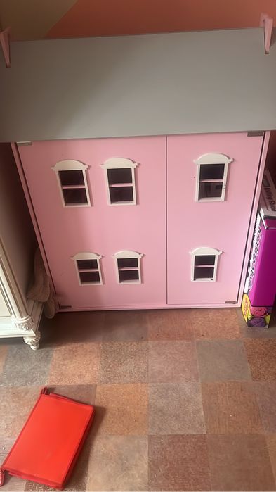 Домик кукольный.