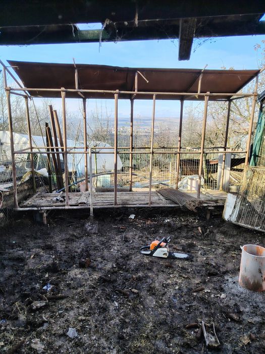 Coșar porumb cu acoperiș de tablă