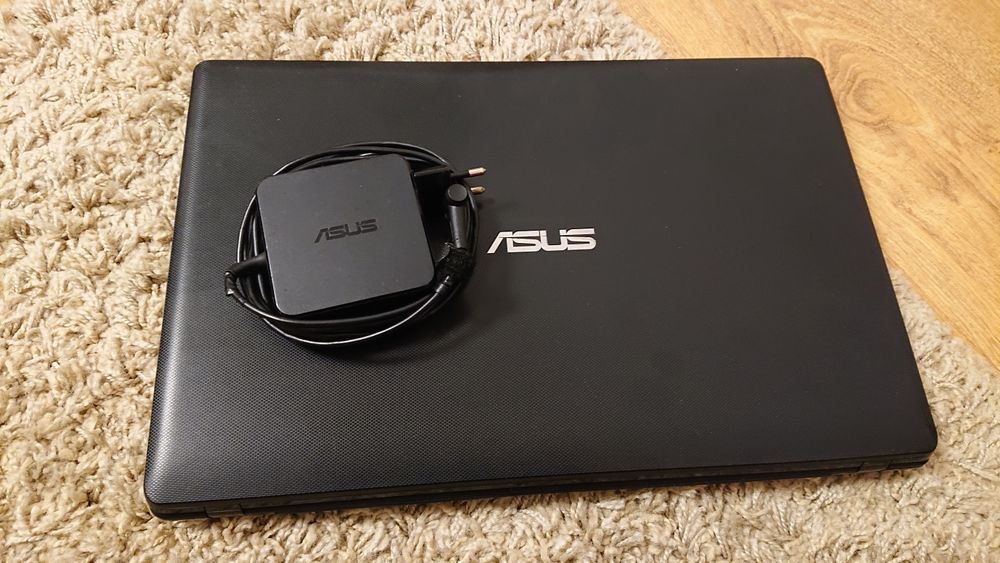 Laptop Asus X552C defect