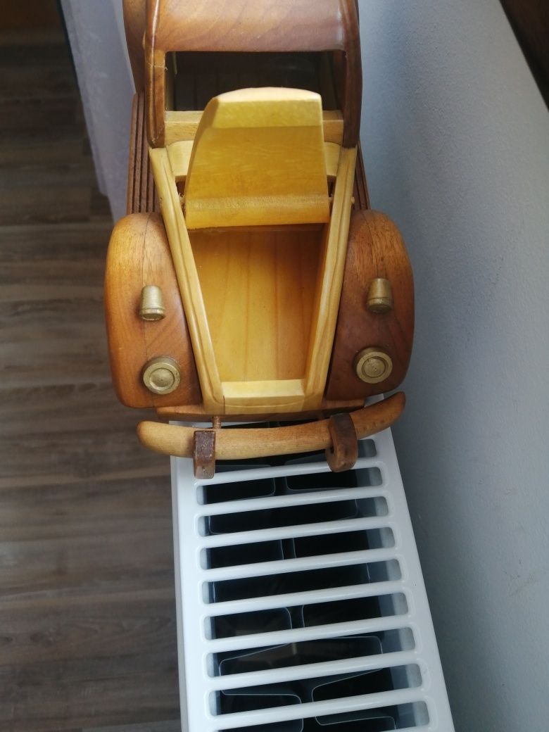 Mașină din lemn, 30 cm.