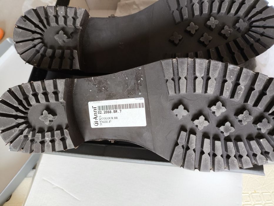 Нови зимни обувки есетствен велур 37 н Джани