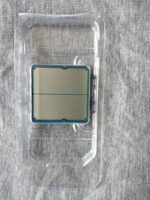Продавам чисто нов процесор AMD Ryzen 5-9600X