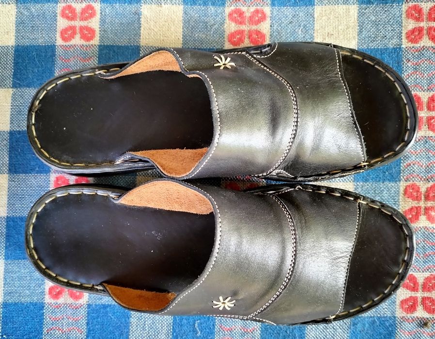 Saboți( papuci) din piele naturală nr. 40