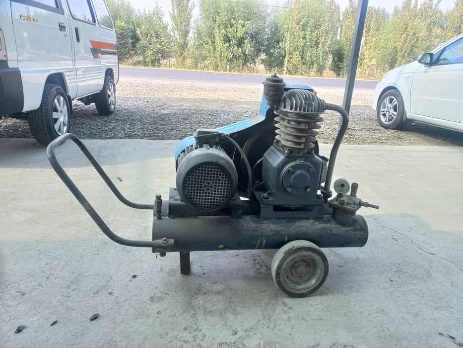 Компрессор российский  2 поршень  380 в мотор 1,5 кл