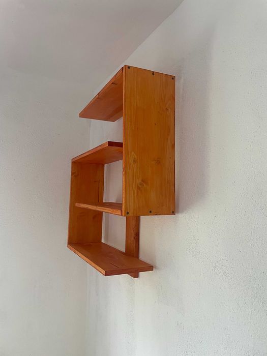 Raft perete handmade din lemn masiv,design modern,culoare la alegere