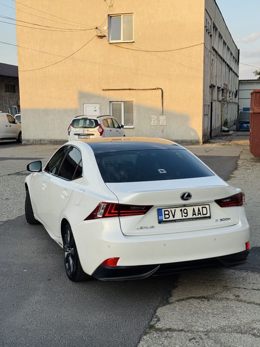 Vand Lexus is300h, hibrid, istoric complet in reprezentanta Toyota