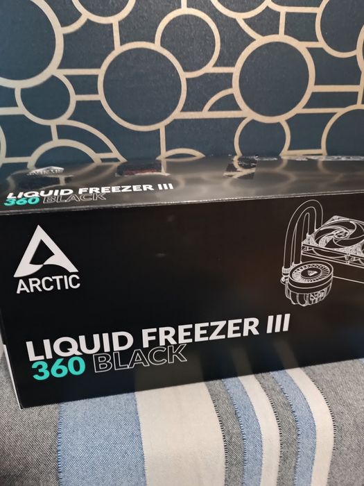Cooler Arctic liquid freezere 3 360 black și Deep Cool AK 620 digital