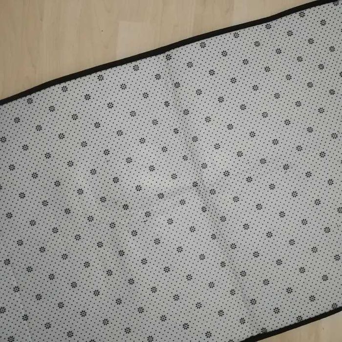 Противоплъзгаща подложка килим за под с размер 50 см. на 80 см.