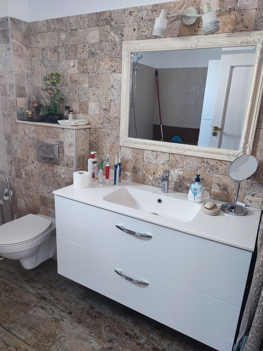 Apartament cu 3 camere decomandat + garaj