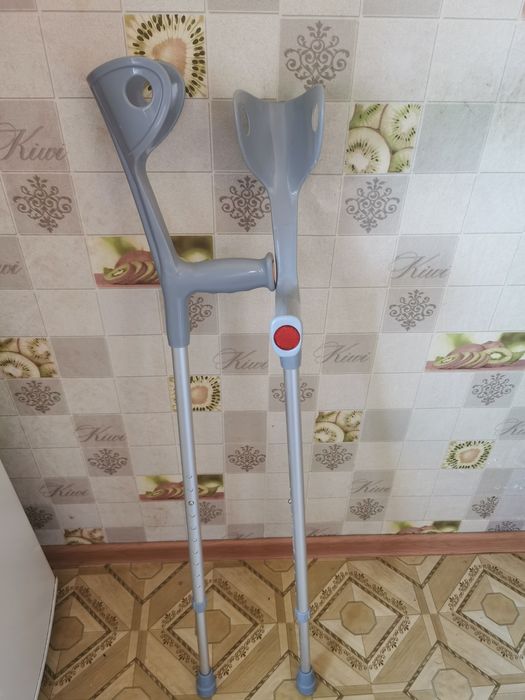 Продам костыли, ходунки.,протезы