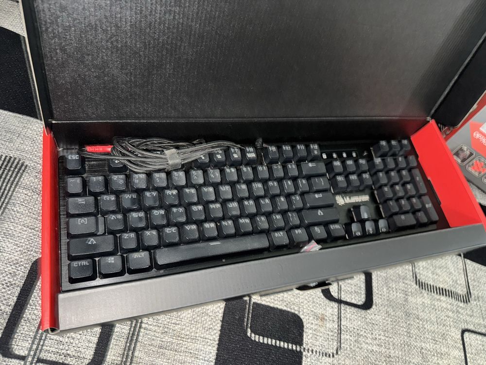 Клавиатура игровая B820R