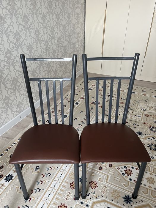 Стол сатылады жағдайы жақсы таза 3 шт бар. Общ 5 шт екеуінің үсті түсі