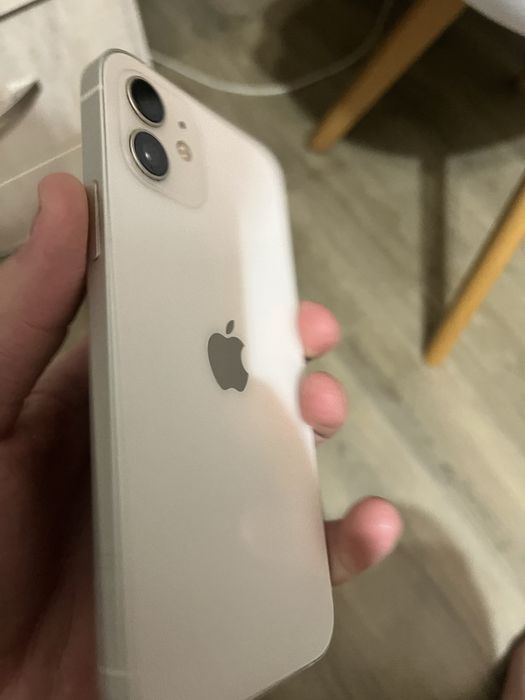 Продам айфон 12