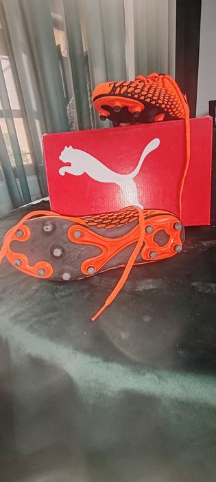 Adidași cu crampoane, originali Puma