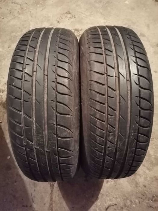 Продавам 2 броя летни гуми 195.65.15 на 1 сезон дот 2021 Tarus