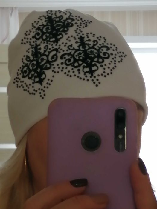 Продам НОВЫЙ берет/шапка подойдёт осень-весна-зима, цена 2000 тенге