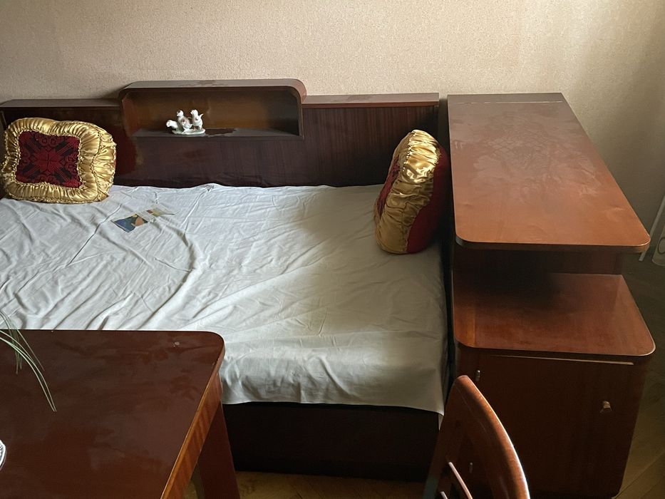 Mobila vintage din lemn