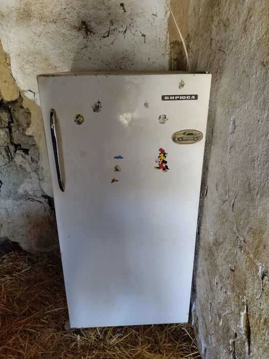 Продавам хладилник Бирюса