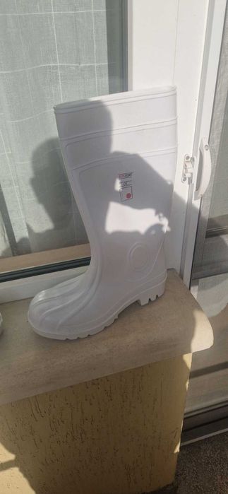 Защитни ботуши с метално бомбе