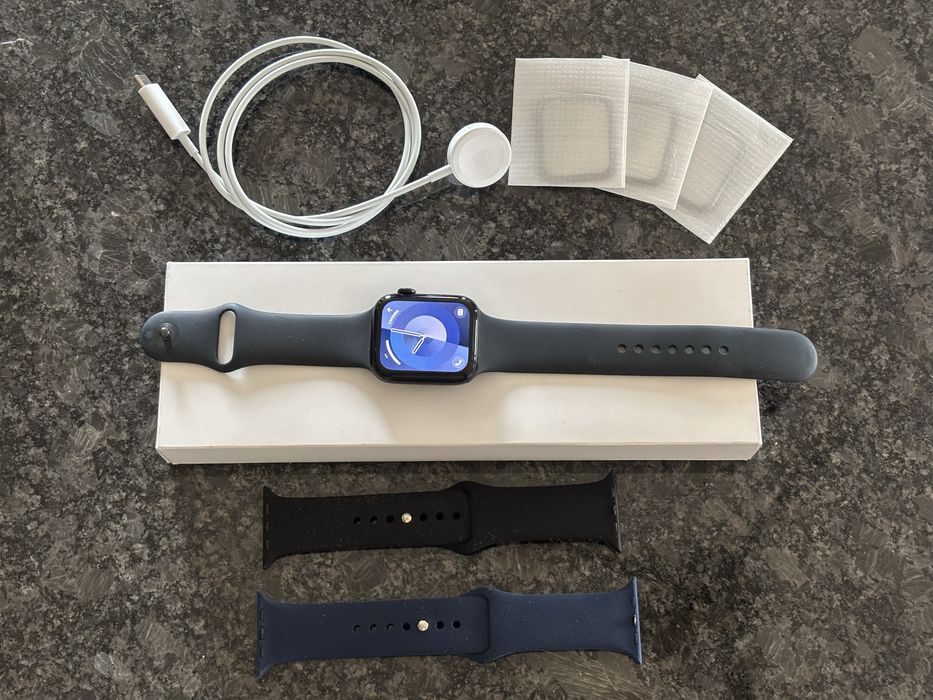 Смарт часовник Apple Watch SE2