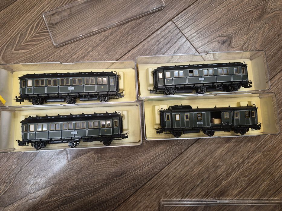 Модели вагонов люкс для паровоза trix Германия