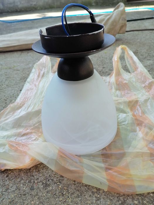 Продавам лампа за окачване на таван