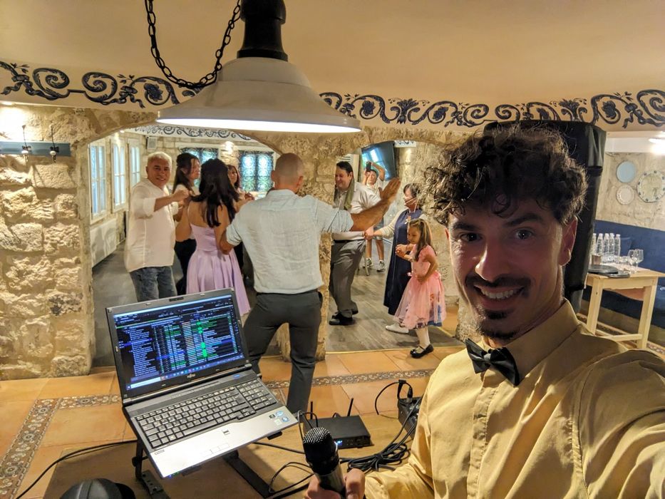 DJ (диджей) или водещ - гр. Варна (5часа = 650лв)