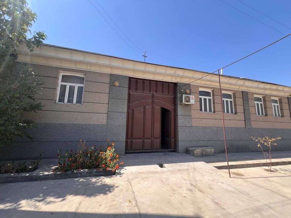 Quva shahar katta hovli uy sotiladi