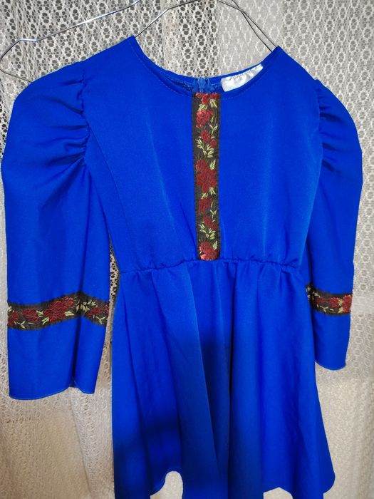 Rochițe fetiță catifea  mărimea 5 ani  50 bucata