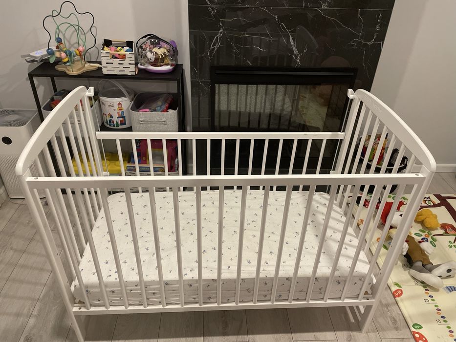 Patuț Baby needs(laterală culisantă)+ saltea Cocos conf.