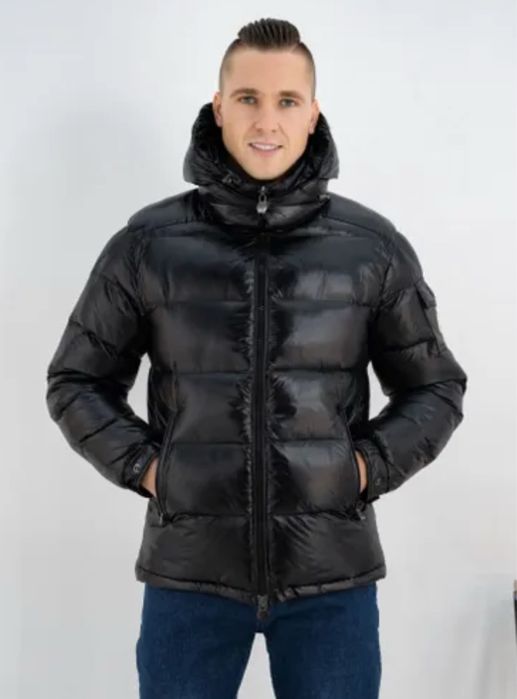 Продам пуховик MONCLER