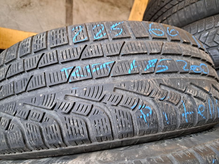 2 anvelope 225/60 R17 Runflat Pirelli