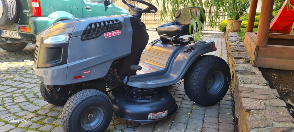 Tractoraş tuns gazon 17 cai putere.