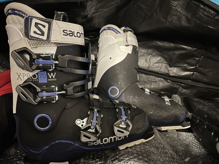 Дамски Ски обувки + яке Guess