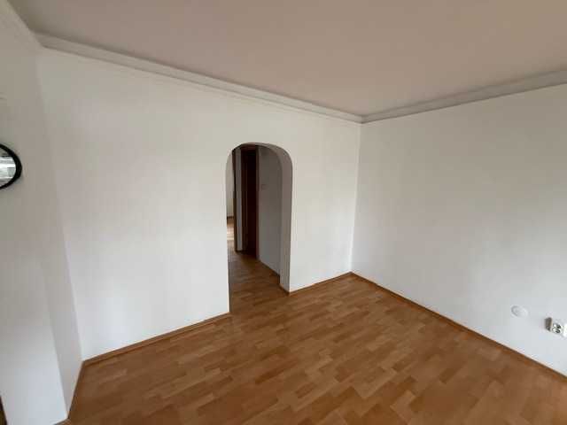 Apartament 4 camere, 100 mp, parter