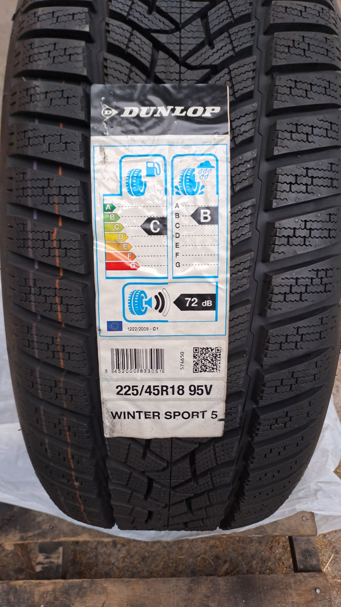 1бр. Нова 225/45/18 Dunlop Winter Sport 5