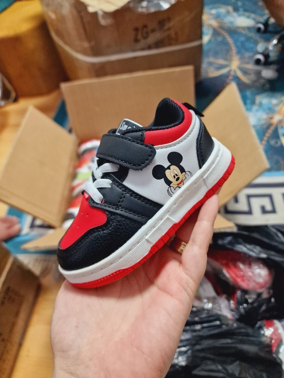 Adidasi de copii cu Mickey