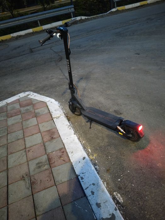 Vând trotineta electrica navee