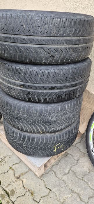 Cauciucuri  iarnă  225.50 18