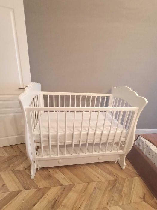 Детская кровать с качанием