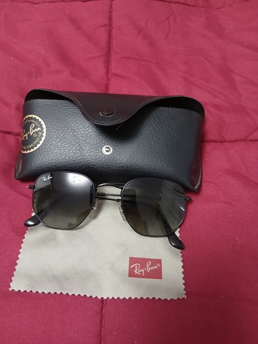 Vând ochelari de soare