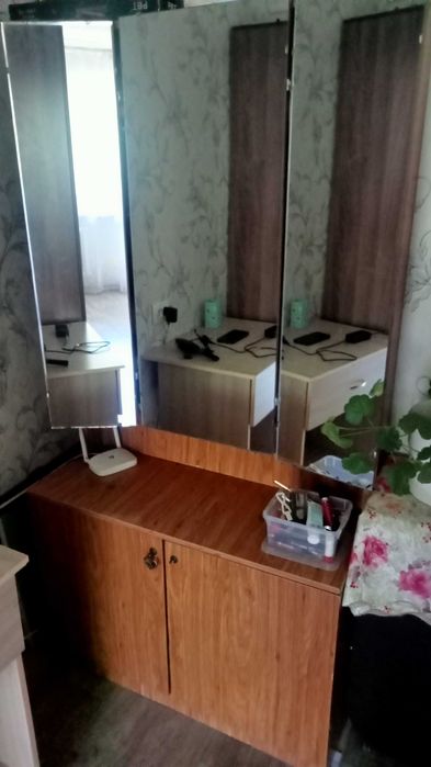 Трюмо шкаф продам недорого