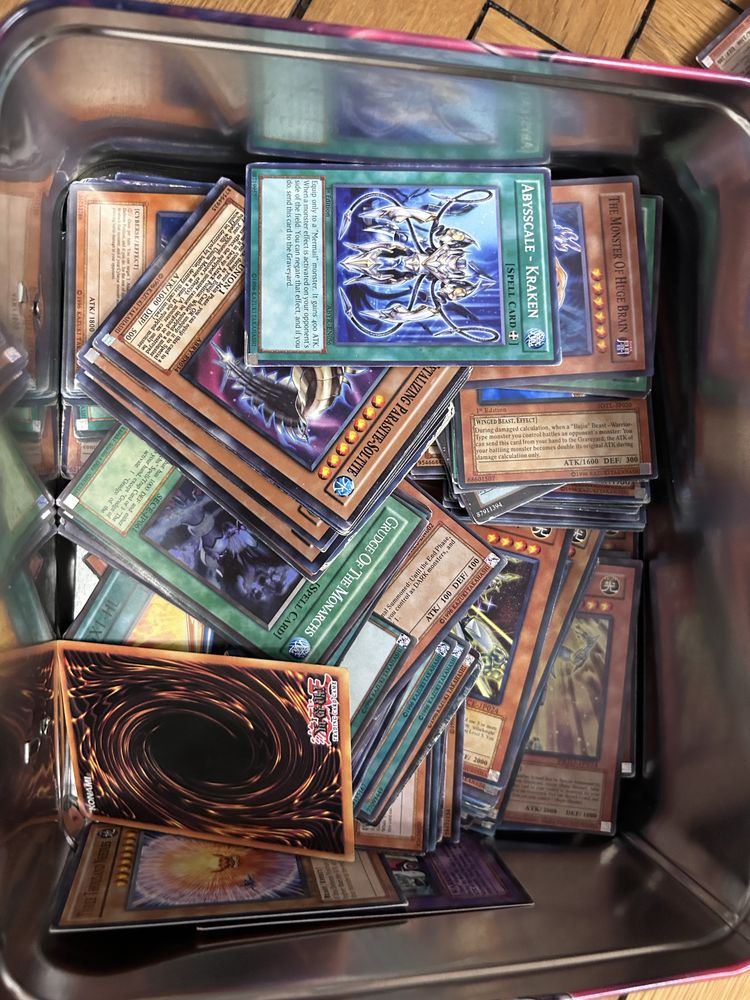 yu gi oh метална кутия с карти