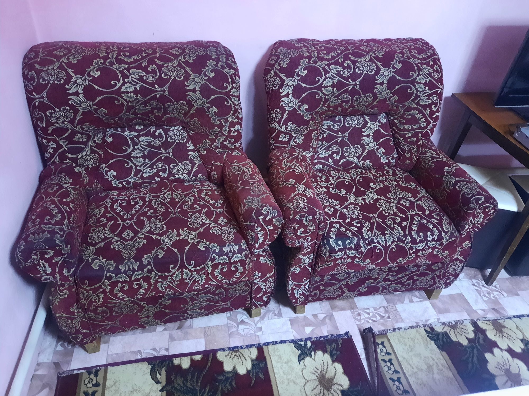 Продаю диван с креслами