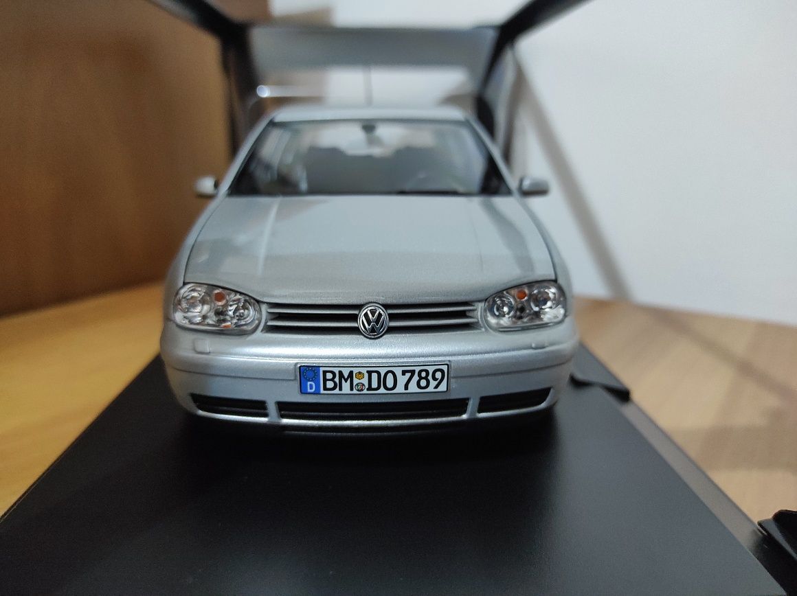 Machetă VW Golf 4, 1/18, nouă în cutie.