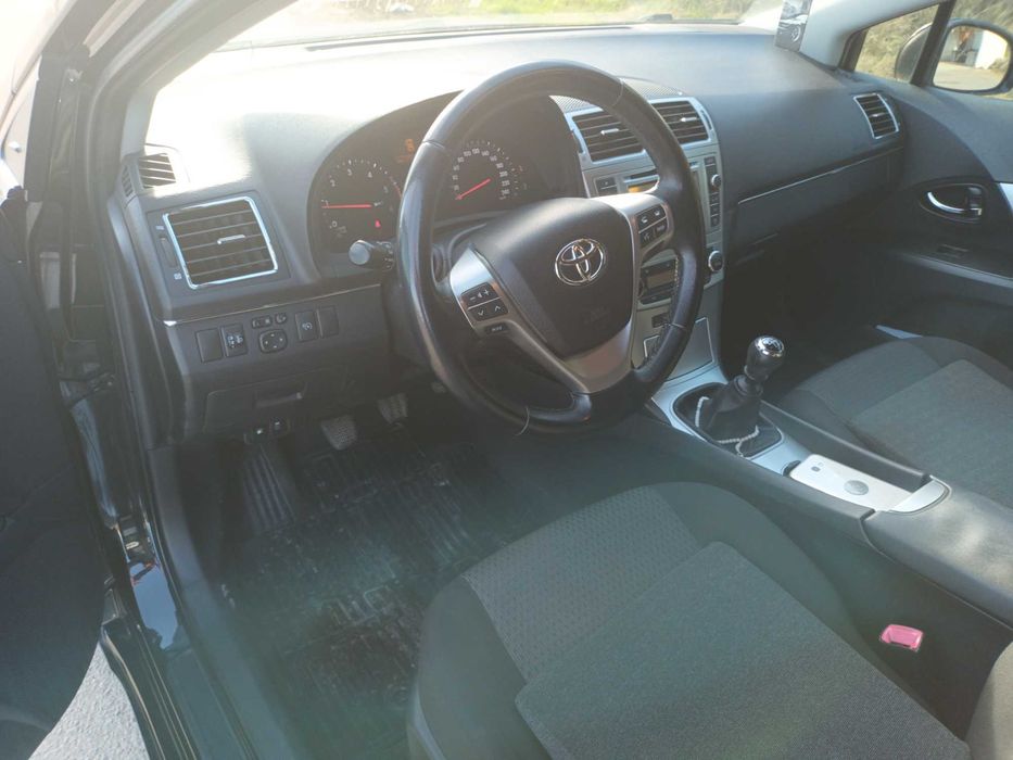 Proprietar vând Toyota avensis t27 2014 2.0 diesel