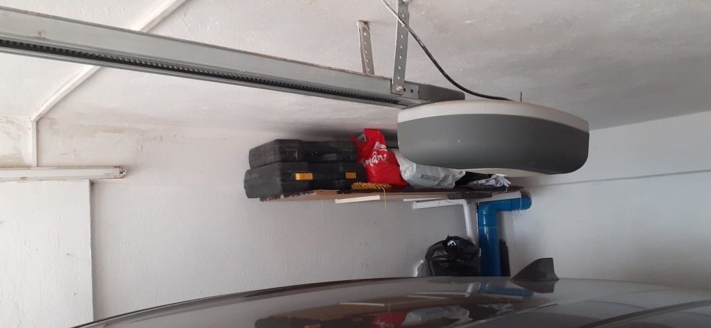Mecanism pentru acționare electrică ușă garaj