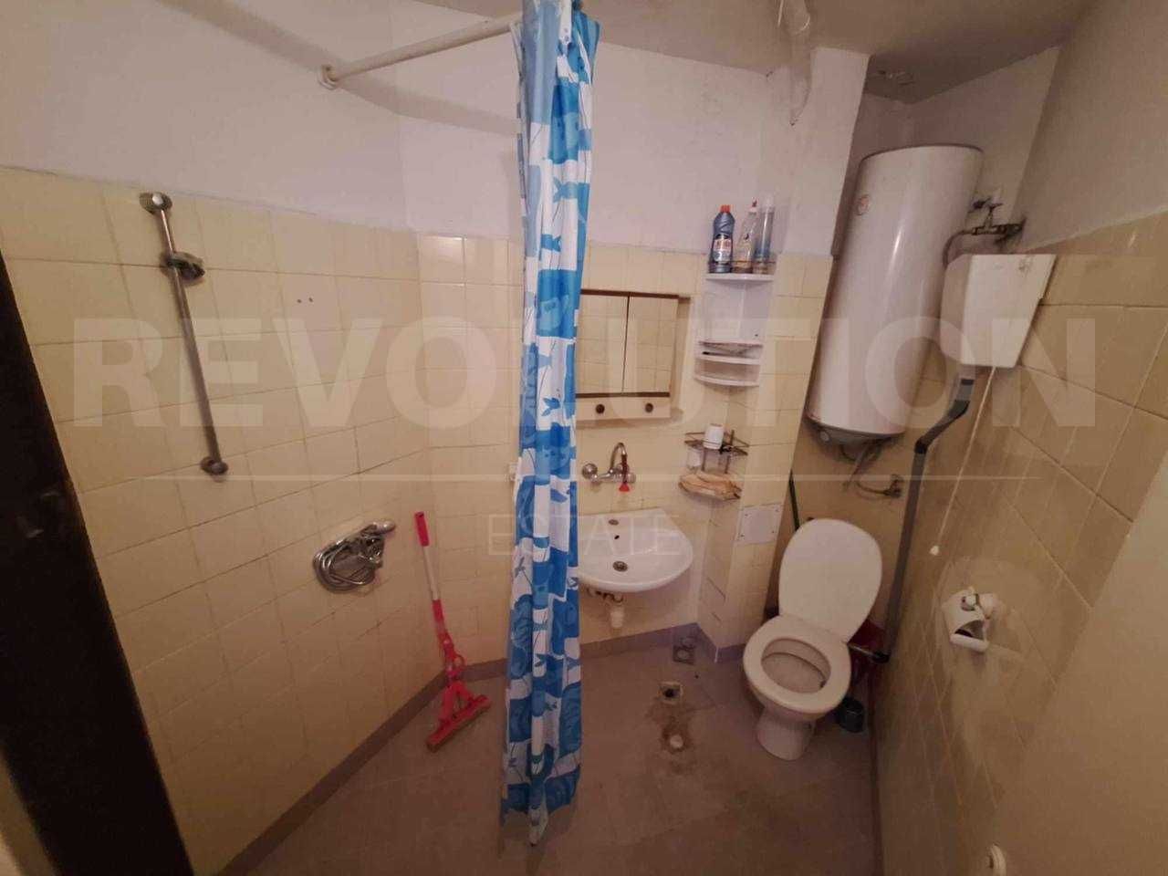 Продава се Двустаен апартамент в Варна, Център - 75 кв.м за 1867 €/кв.м - Снимка #4